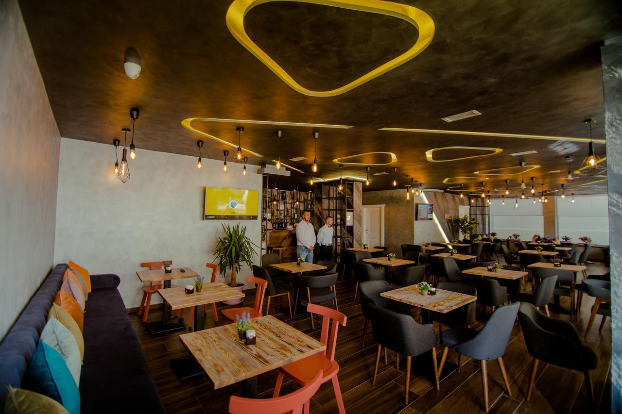 Hotel Lubjana Дуррес Екстер'єр фото